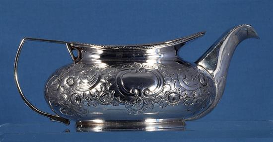 A George III silver sugar bowl and cream jug, by James Turner, bowl height 80mm, weight 17.8oz/556grms.